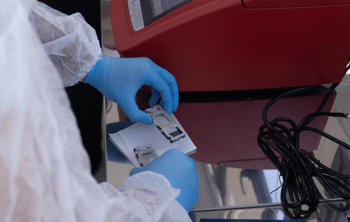 Procedimento em equipamento molecular